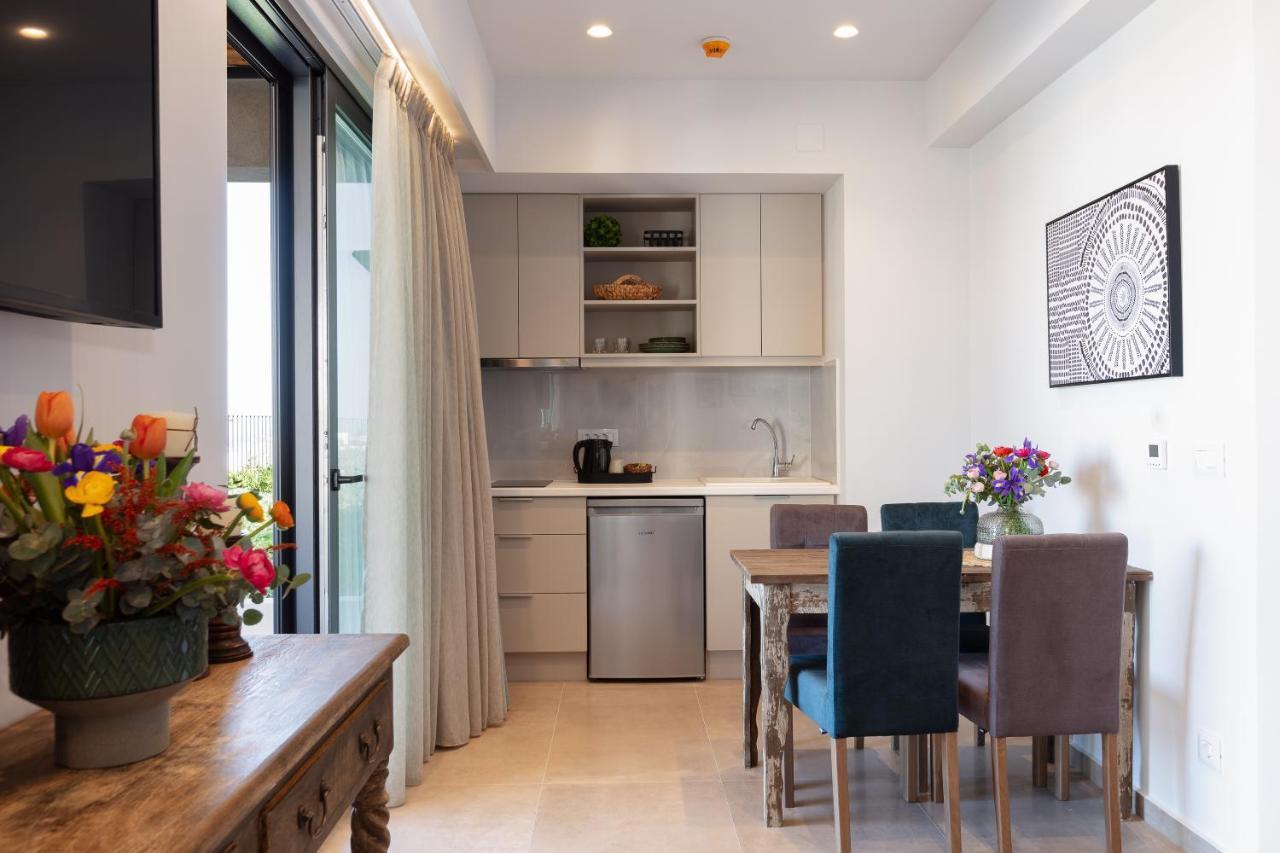 Lines Concept Accommodation 罗希姆诺 外观 照片
